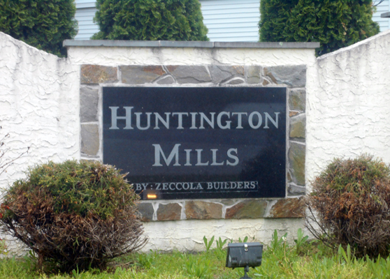 huntington-mills-sign